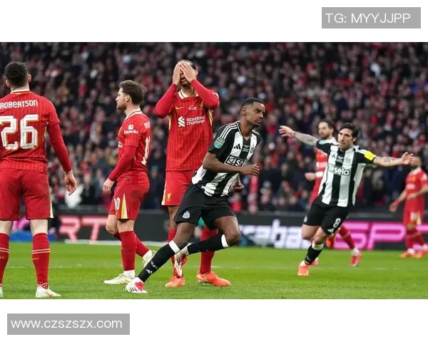 利物浦与曼联再度交锋宿敌对决引发球迷热议与期待